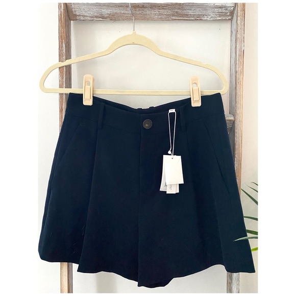 Vince • Pleated Shorts • Navy - Picture 2 of 4